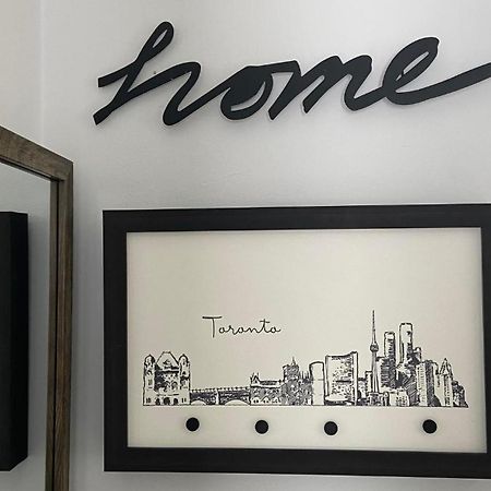 Spectacular 3 Bedroom 2 Wr House - Close To Airport Торонто Екстериор снимка