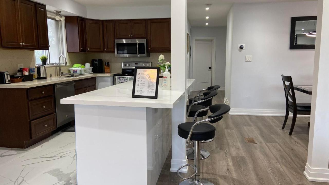 Spectacular 3 Bedroom 2 Wr House - Close To Airport Торонто Екстериор снимка