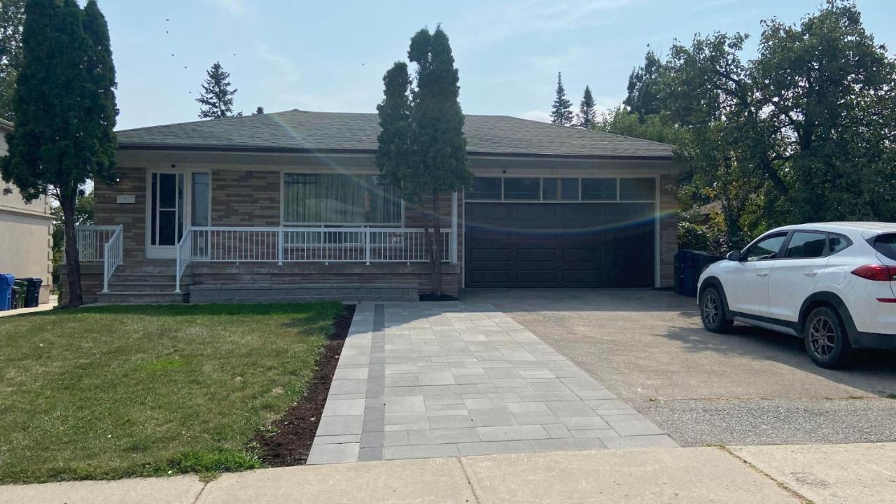 Spectacular 3 Bedroom 2 Wr House - Close To Airport Торонто Екстериор снимка